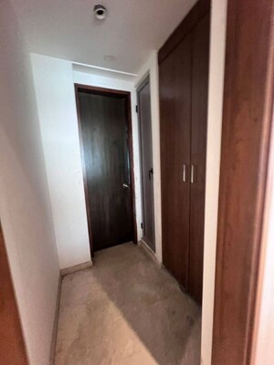 Room in 4 BHK Apartment at Kalpataru Immensa, Kolshet Road – for Rent