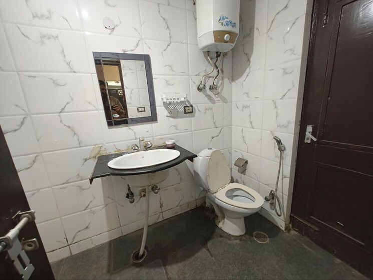 Bathroom, cghs-hewo-apartments 3 Bedroom 1430 Sq.Ft. Apartment In Sector 56 Gurgaon 9825685