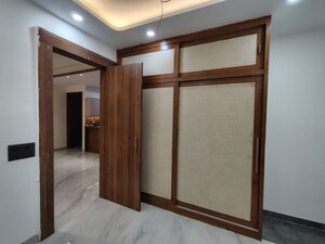 Room in 4 BHK Apartment at CS Roseate 63, Sector 63a – for Rent