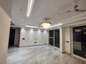 Room in 4 BHK Apartment at CS Roseate 63, Sector 63a – for Rent