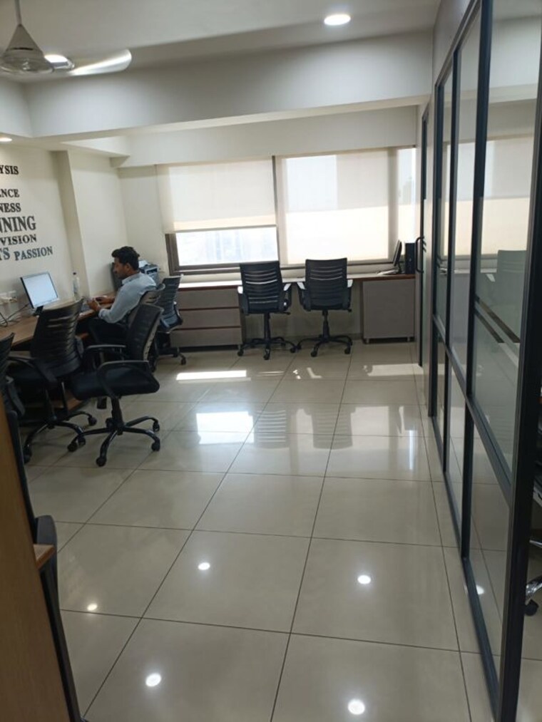 Team Area, marutinandan-entice Commercial Office Space 1065 Sq.Ft. In Ambli Ahmedabad 9825624