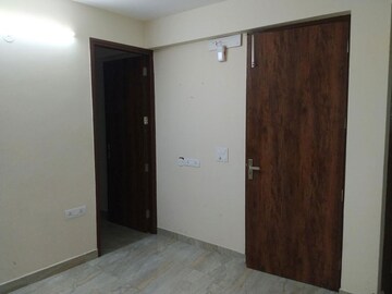 Room in 3 BHK Apartment at Pyramid Altia, Sector 70 – for Rent
