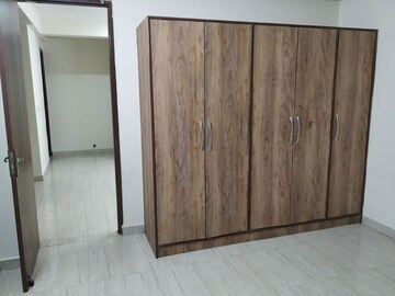 Room in 3 BHK Apartment at Pyramid Altia, Sector 70 – for Rent