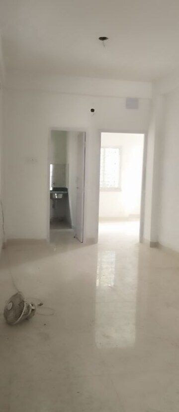 Room in 3 BHK Apartment at Kolkatta Gpo – for Sale