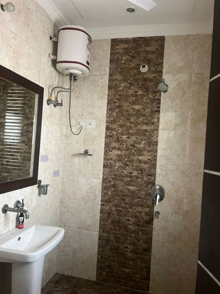 Bathroom, sector 14 4 Bedroom 2200 Sq.Ft. Builder Floor In Sector 14 Gurgaon 9825729