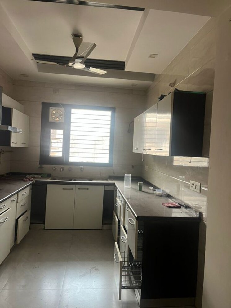 Kitchen, sector 14 4 Bedroom 2200 Sq.Ft. Builder Floor In Sector 14 Gurgaon 9825729
