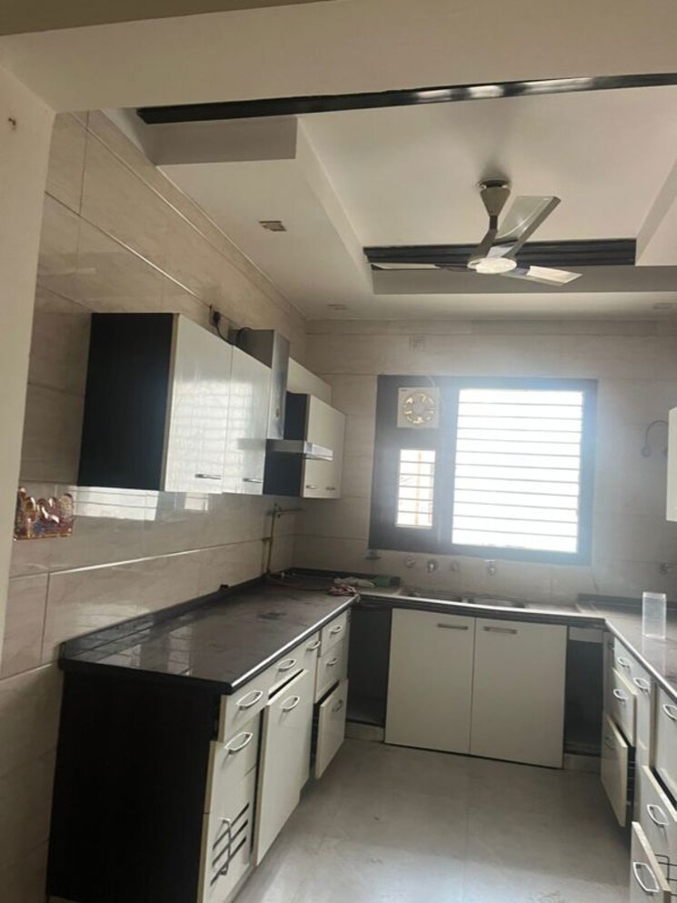 Kitchen, sector 14 4 Bedroom 2200 Sq.Ft. Builder Floor In Sector 14 Gurgaon 9825729