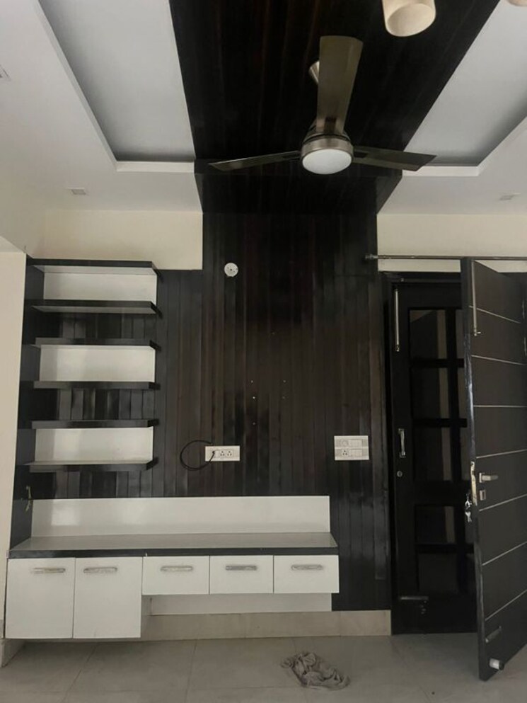 Room, sector 14 4 Bedroom 2200 Sq.Ft. Builder Floor In Sector 14 Gurgaon 9825729