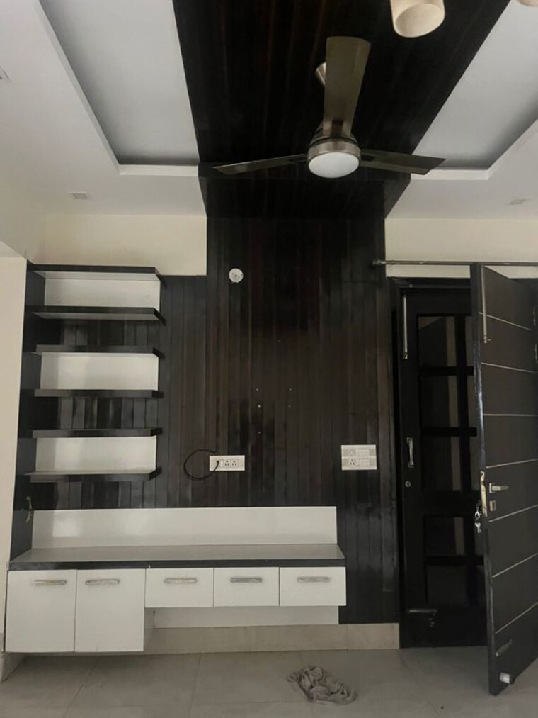 Room, sector 14 4 Bedroom 2200 Sq.Ft. Builder Floor In Sector 14 Gurgaon 9825729