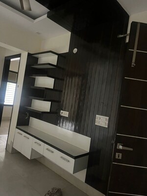 Room in 4 BHK Builder Floor at Sector 14 – for Rent