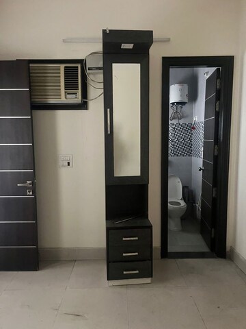 Room in 4 BHK Builder Floor at Sector 14 – for Rent