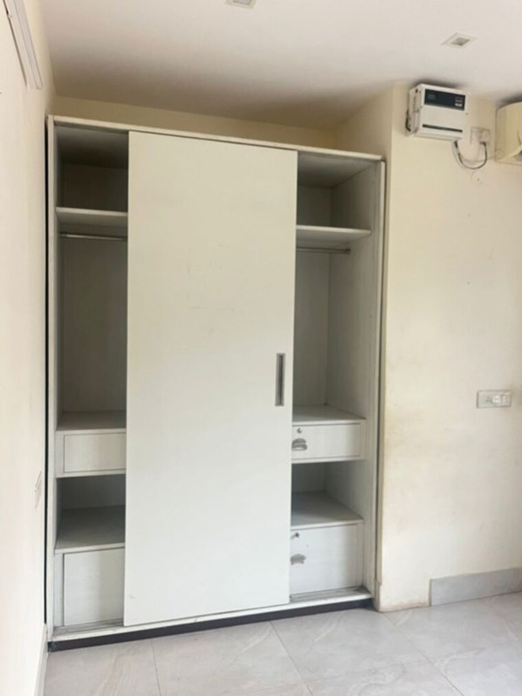 undefined, sector 14 4 Bedroom 2200 Sq.Ft. Builder Floor In Sector 14 Gurgaon 9825729