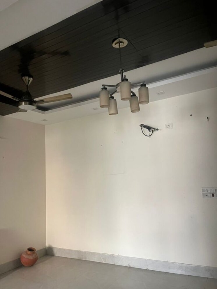 Room, sector 14 4 Bedroom 2200 Sq.Ft. Builder Floor In Sector 14 Gurgaon 9825729