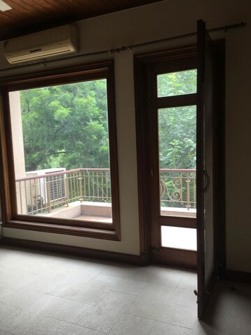 Room in 4 BHK Builder Floor at Vasant Vihar – for Rent