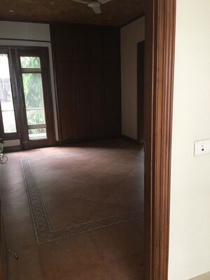 Room in 4 BHK Builder Floor at Vasant Vihar – for Rent