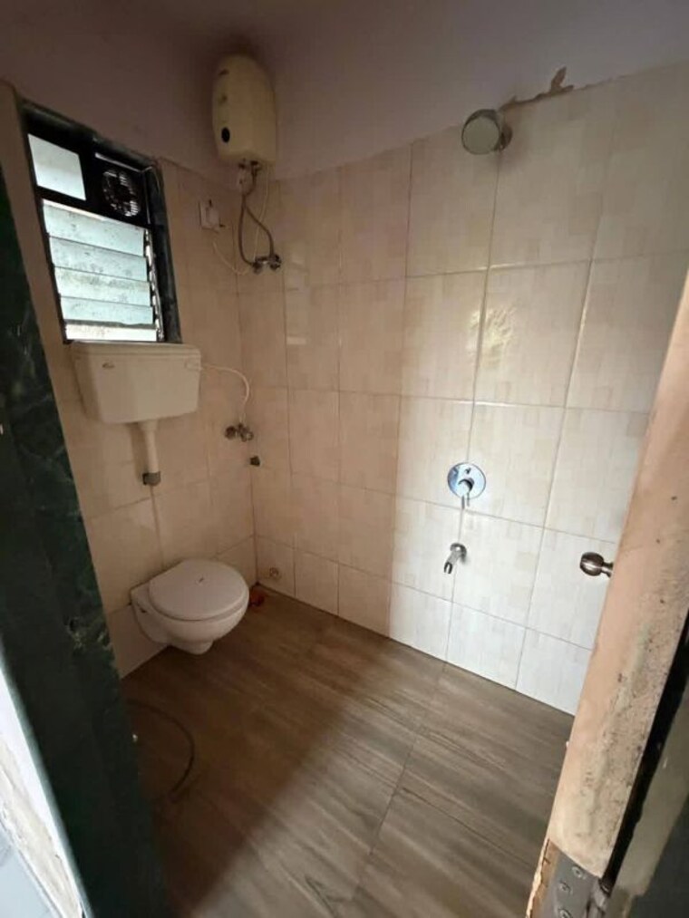 Bathroom, dn nagar 2 Bedroom 800 Sq.Ft. Apartment In Dn Nagar Mumbai 9825752
