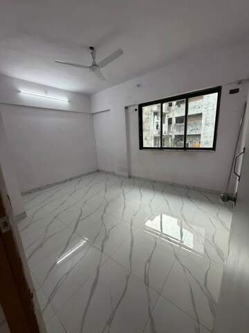 Room in 2 BHK Apartment at Dn Nagar – for Rent