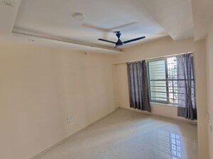 Room in 2 BHK Apartment at Yash Trinity, Dadar West – for Rent