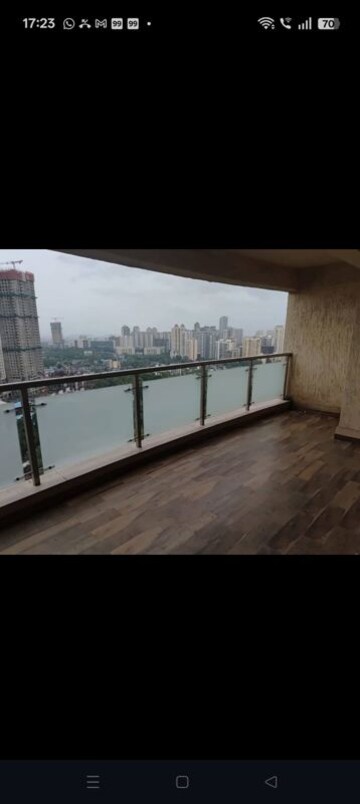 Room in 4 BHK Apartment at Soham Crystal Spires, Thane West – for Sale