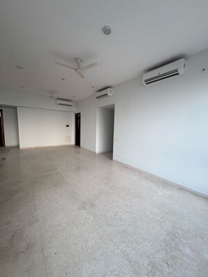 Room in 4 BHK Apartment at Indiabulls Enigma, Vishnu Garden – for Rent