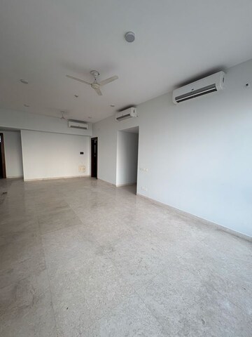 Room in 4 BHK Apartment at Indiabulls Enigma, Vishnu Garden – for Rent