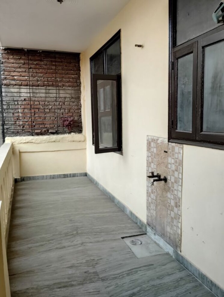 Balcony, sector 37 2 Bedroom 2250 Sq.Ft. Builder Floor In Sector 37 Faridabad 9825922