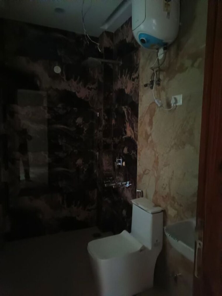 Bathroom, sector 31 3 Bedroom 1250 Sq.Ft. Independent House In Sector 31 Noida 9825949