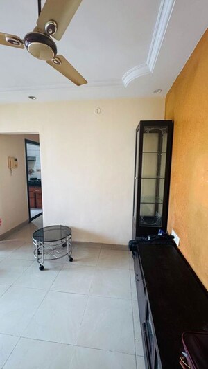 2 BHK Apartment For Rent in Evershine Millennium Paradise, Kandivali East