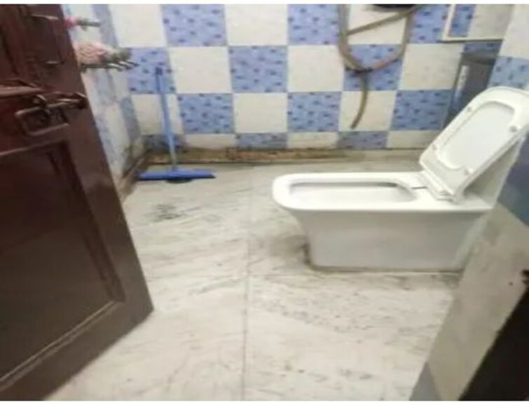 Bathroom, mansarover garden 3.5 Bedroom 27000 Sq.Ft. Builder Floor In Mansarover Garden Delhi 9825977