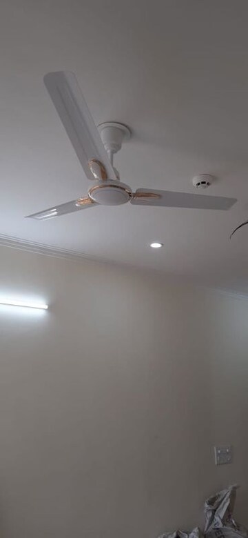 Furnished Amenities in 2 BHK Apartment at Gaur Yamuna City 16th Park View, Gaur Yamuna City – for Rent