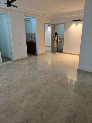 Room in 2 BHK Apartment at Gaur City 2 - 14th Avenue, Sector 16c Greater Noida – for Rent