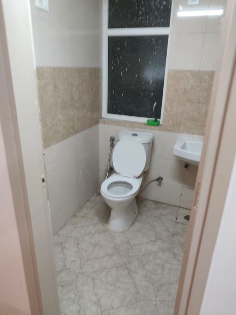 Bathroom, gaur-city-2-14th-avenue 2 Bedroom 1040 Sq.Ft. Apartment In Sector 16c Greater Noida Greater Noida 9826009