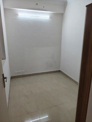 Room in 2 BHK Apartment at Gaur City 2 - 14th Avenue, Sector 16c Greater Noida – for Rent