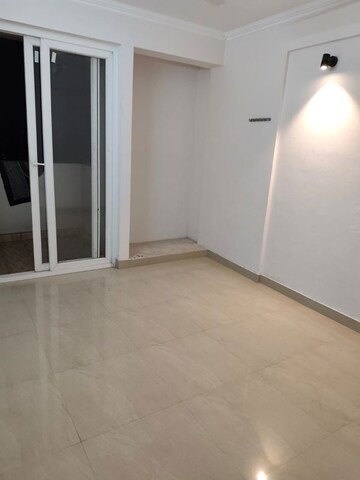 Room in 2 BHK Apartment at Gaur City 2 - 14th Avenue, Sector 16c Greater Noida – for Rent