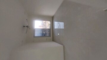 Room in 2 BHK Apartment at Sandhya Eve Horizon, Kandivali West – for Rent