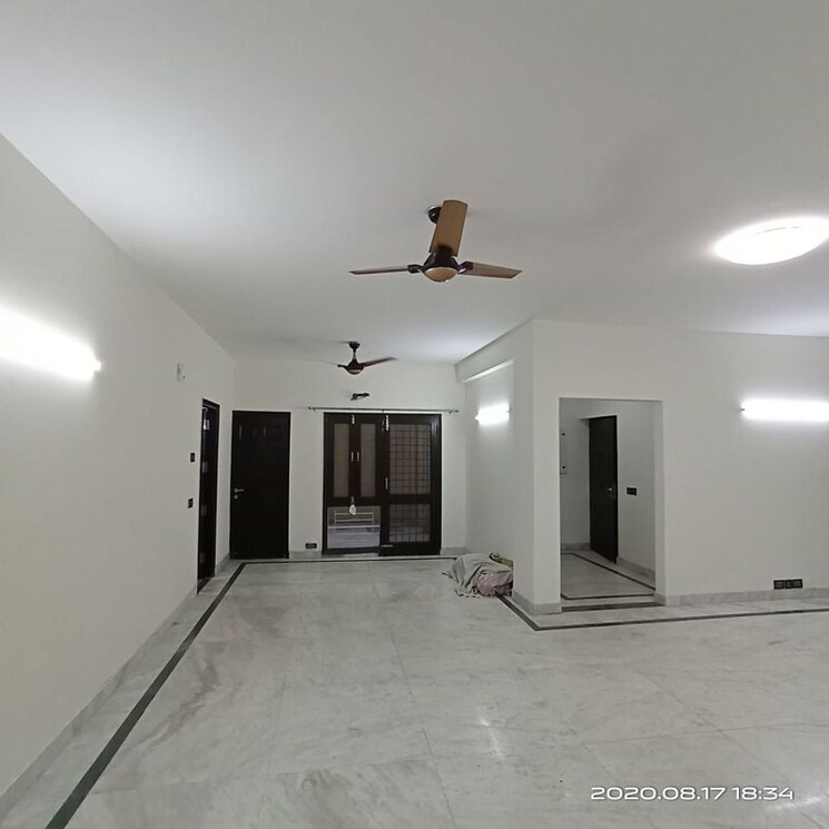 Room, unitech-south-city-ii 4 Bedroom 500 Sq.Yd. Builder Floor In Sector 50 Gurgaon 9826053