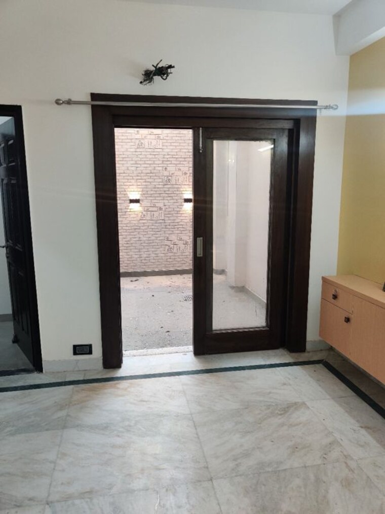 Room, unitech-south-city-ii 4 Bedroom 500 Sq.Yd. Builder Floor In Sector 50 Gurgaon 9826053