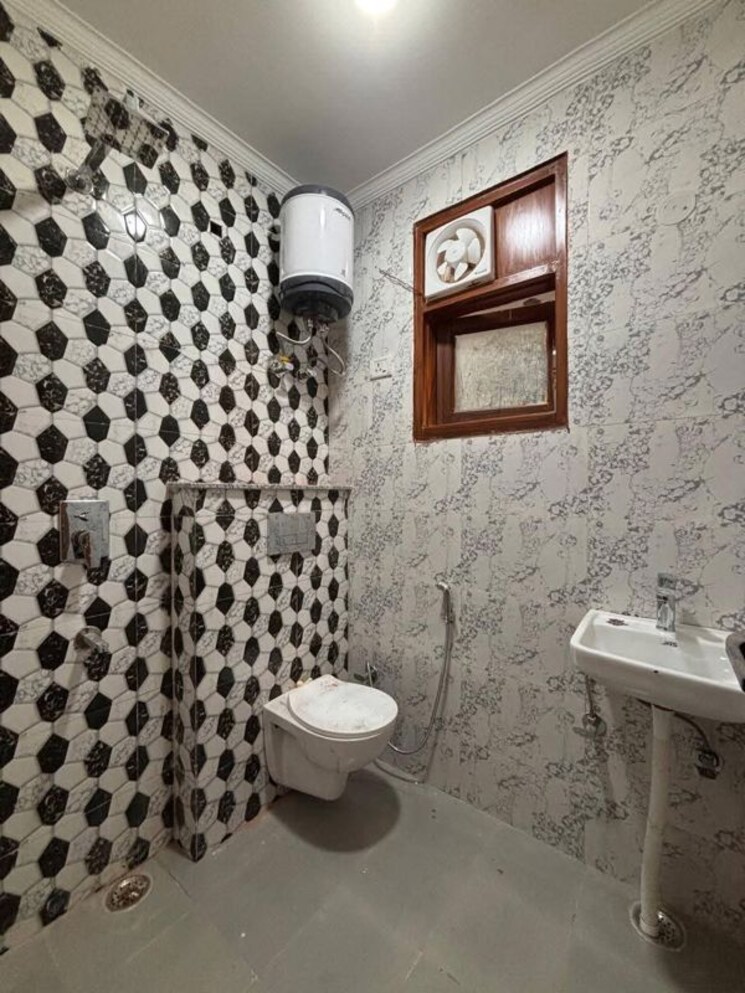 Bathroom, saket 1 Bedroom 550 Sq.Ft. Apartment In Saket Delhi 9826054