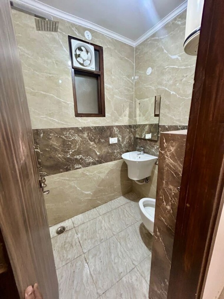 Bathroom, malhan-view-apartments 3 Bedroom 1800 Sq.Ft. Apartment In JakhaN Rajpur Road Dehradun 9826074