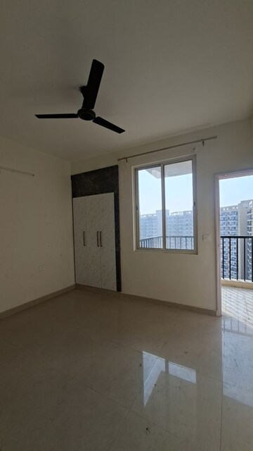 Room in 3 BHK Apartment at Sare Home, Sector 92 – for Rent