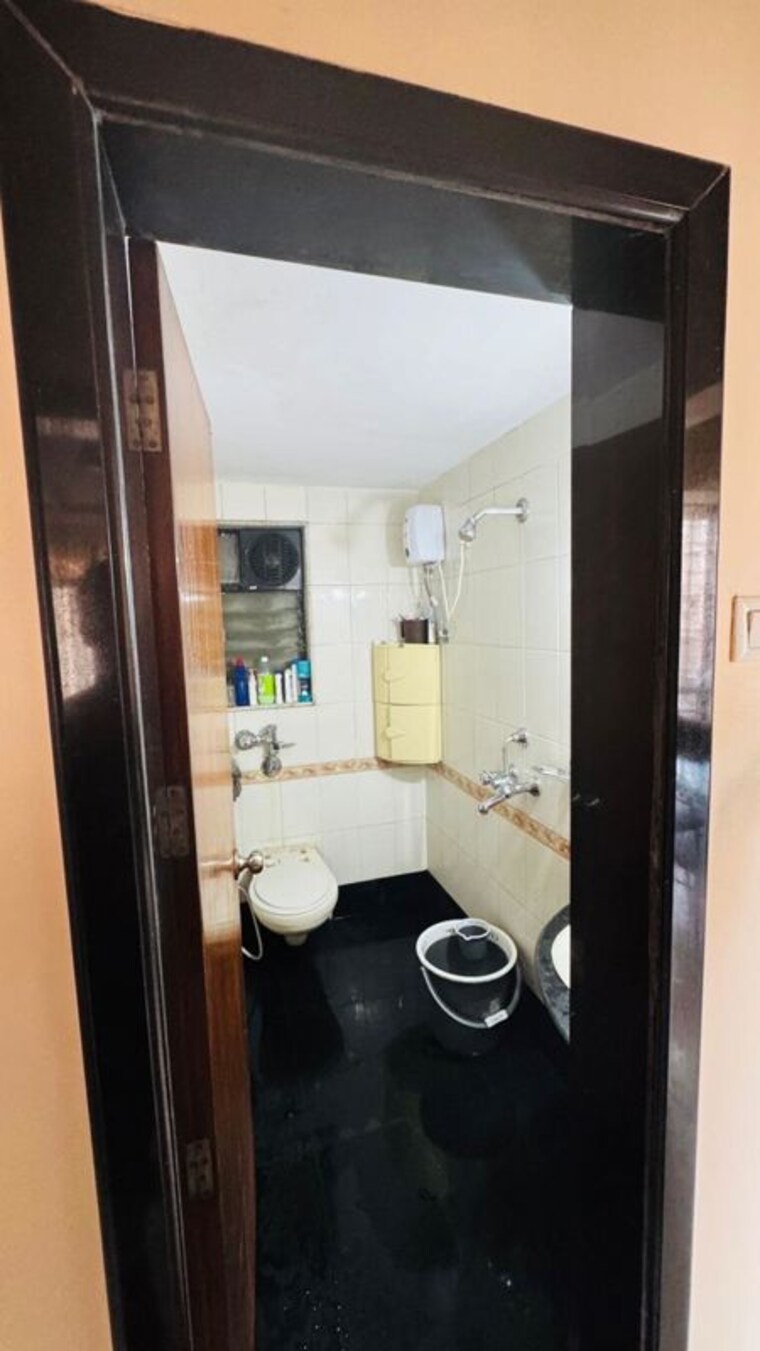 Bathroom, siddharth-nagar-chs 3 Bedroom 1280 Sq.Ft. Apartment In Borivali East Mumbai 9826079