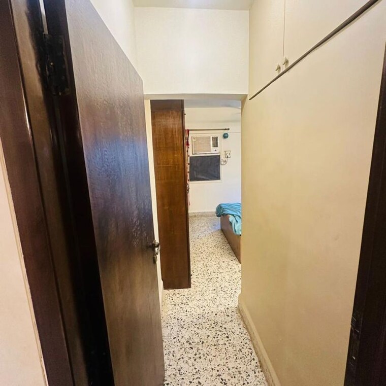 undefined, lokhandwala complex 2 Bedroom 750 Sq.Ft. Apartment In Lokhandwala Complex Mumbai 9826083