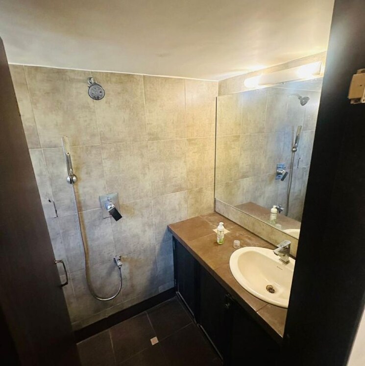 Bathroom, lokhandwala complex 2 Bedroom 750 Sq.Ft. Apartment In Lokhandwala Complex Mumbai 9826083