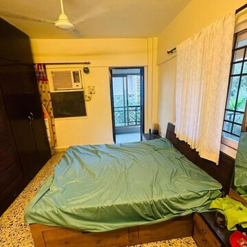 Bedroom in 2 BHK Apartment at Lokhandwala Complex – for Rent