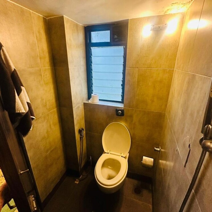 Bathroom, lokhandwala complex 2 Bedroom 750 Sq.Ft. Apartment In Lokhandwala Complex Mumbai 9826083