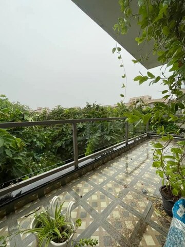 Balcony in 3 BHK Builder Floor at BPTP Amstoria, Sector 102 – for Rent