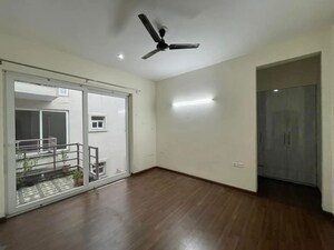 Room in 3 BHK Builder Floor at BPTP Amstoria, Sector 102 – for Rent