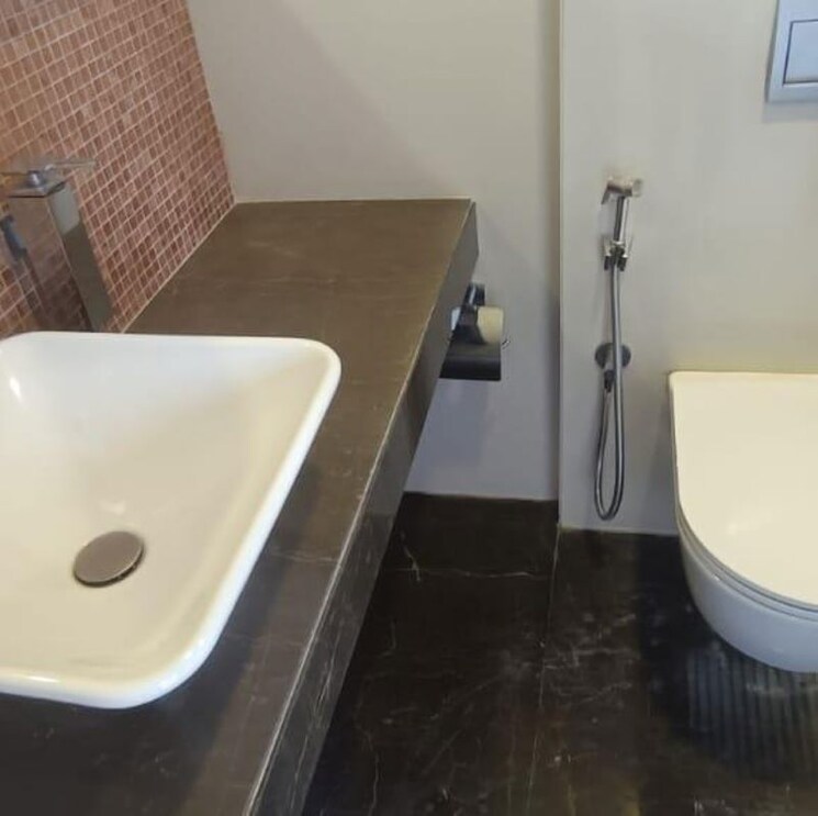 Bathroom, indiabulls-blu 3 Bedroom 1500 Sq.Ft. Apartment In Upper Worli Mumbai 9826111