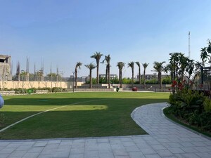 4 BHK Builder Floor – Garden View at BPTP Amstoria, Sector 102 - for Rent