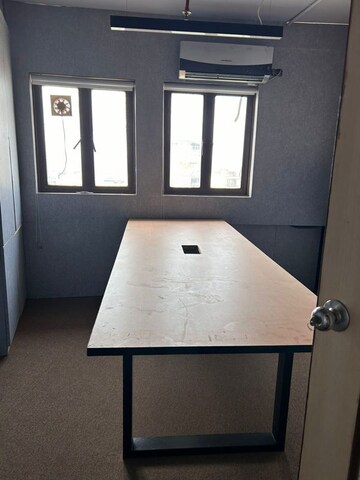 Room in  Shop at Signature Global Prime, Sector 63a – for Sale